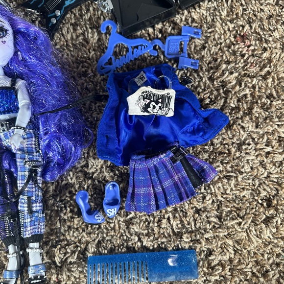 Uma Vanhoose Shadow High Doll - Picture 3 of 6